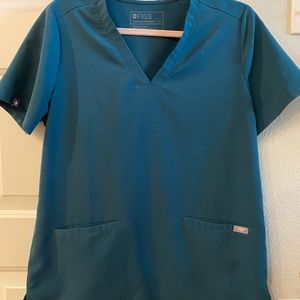 FIGS Carribean Blue Casma Scrubs Top in Medium